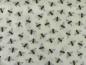 Preview: Patchworkstoff, cremefarbig mit kleinen schwarzen Bienen. Meterware.