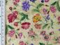 Preview: Patchworkstoff mit vielen bunten Blumen  non Timeless Treasures. Detailansicht mit Maß.