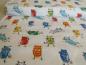 Preview: Patchworkstoff von Timeless Treasures. Weiß mit bunten Fingerabdruck-Eulen.