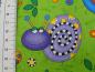 Preview: Patchworkstoff mit Raupe, Schmetterling und Schnecke auf grün. Von Timeless Treasures. Detailansicht Schnecke mit Maß.