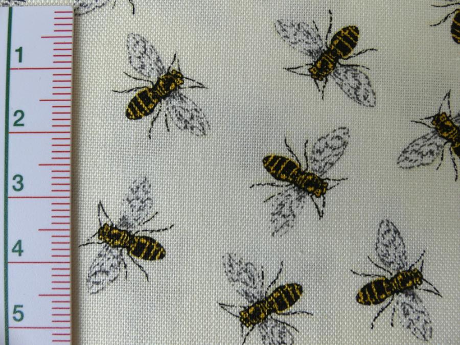 Preview: Patchworkstoff mit Bienen. Detailansicht mit Maß.