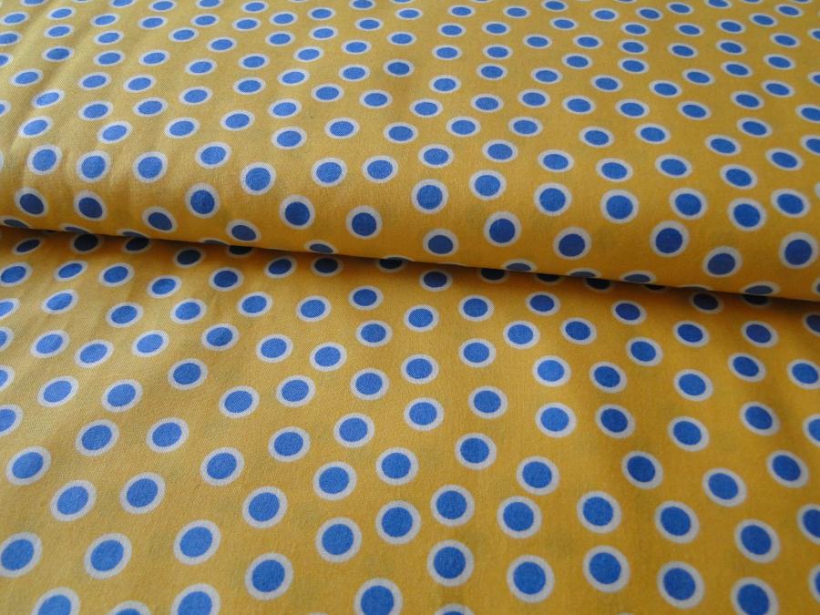 Patchworkstoff, Meterware von Extraordinary. Hintergrund gelb mit Punkten in blau und weiß.