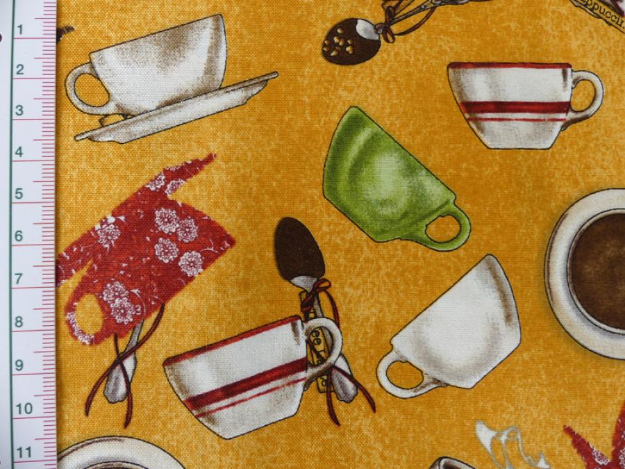 Preview: Patchworkstoff mit bunten Tassen auf gelbem Untergrund von Quilting Treasures aus der Serie Daily Grind. Detailansicht mit Maß.
