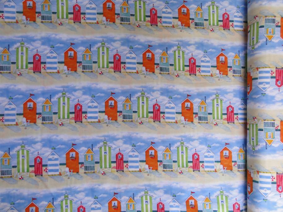 Preview: Patchworkstoff, Meterware mit bunten Badehäuschen, Strand und Meer.