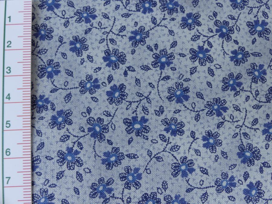 Preview: Patchwork. Detailansicht mit Maß. Kleine blaue Blüten von Lecien.
