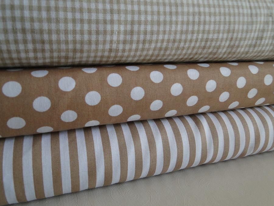 Preview: Verschiedene Baumwollstoffe in beige.