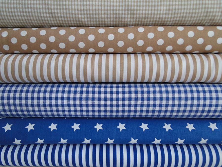 Preview: Verschiedene Baumwollstoffe in beige und blau.