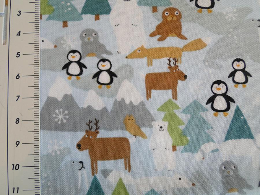 Preview: Patchworkstoff mit mini Pinguinen von Timeless Treasures mit Maß.