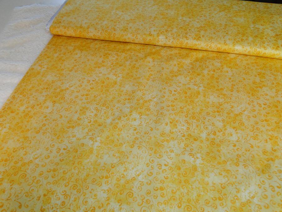 Preview: Stoff mit floralemMuster in gelb von Quilting Treasures.