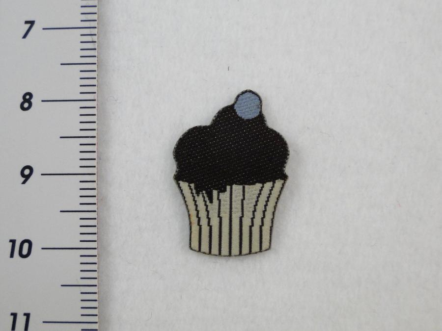 Preview: Etikett zum Aufbügeln mit Schoko Muffin. Detailansicht mit Maß.