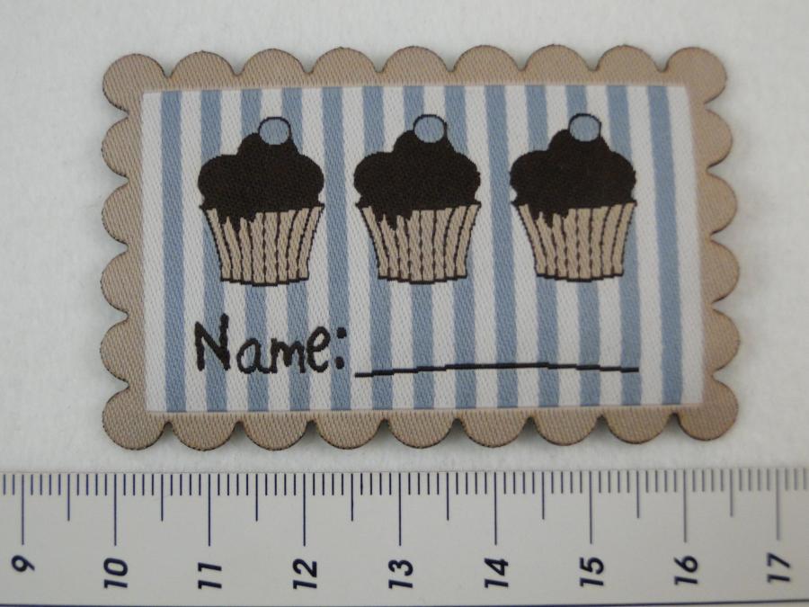 Preview: Etikett zum Aufbügeln mit 3 Muffins, kann mit dem Namen beschriftet werden. Detailansicht mit Maß.