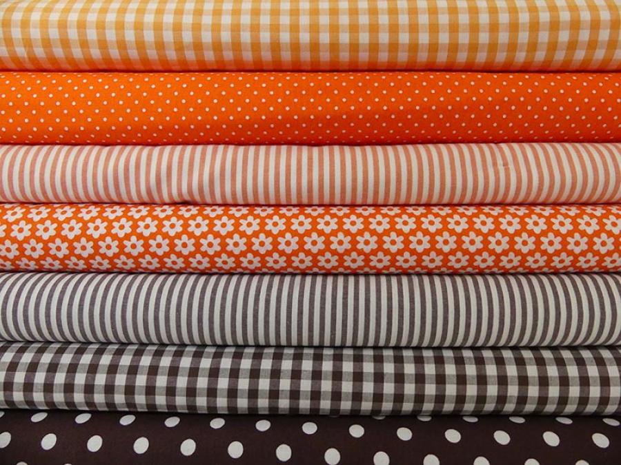 Preview: Verschiedene Baumwollstoffe in orange und braun.