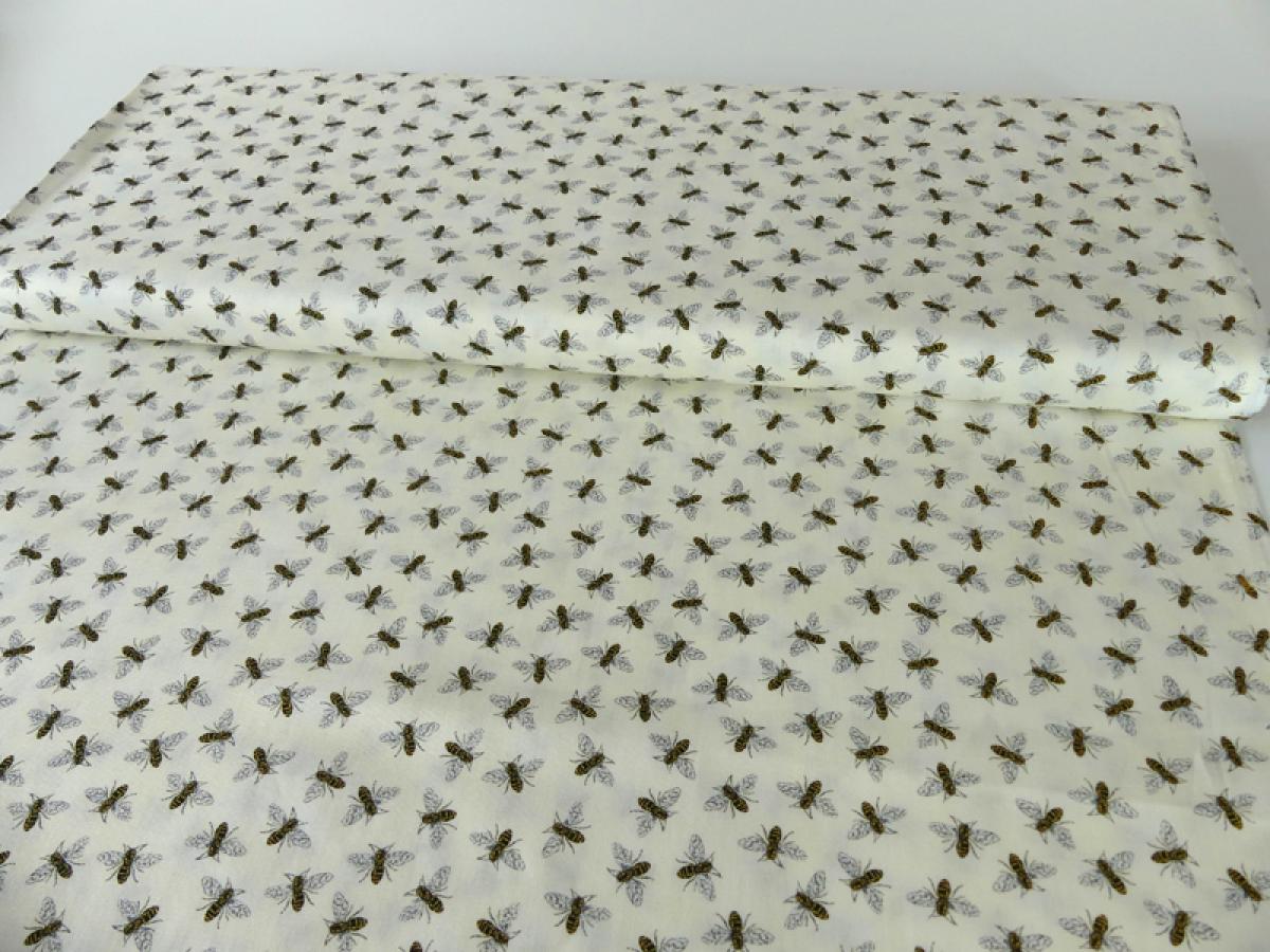 Stoff für Patchwork in der Farbe creme mit kleinen schwarzen Bienen.