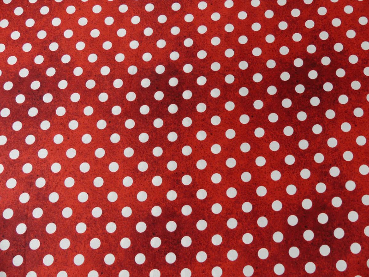 Stoff mit weißen Punkten auf rotem Untergrund von Quilting Treasures aus der Serie Daily Grind.