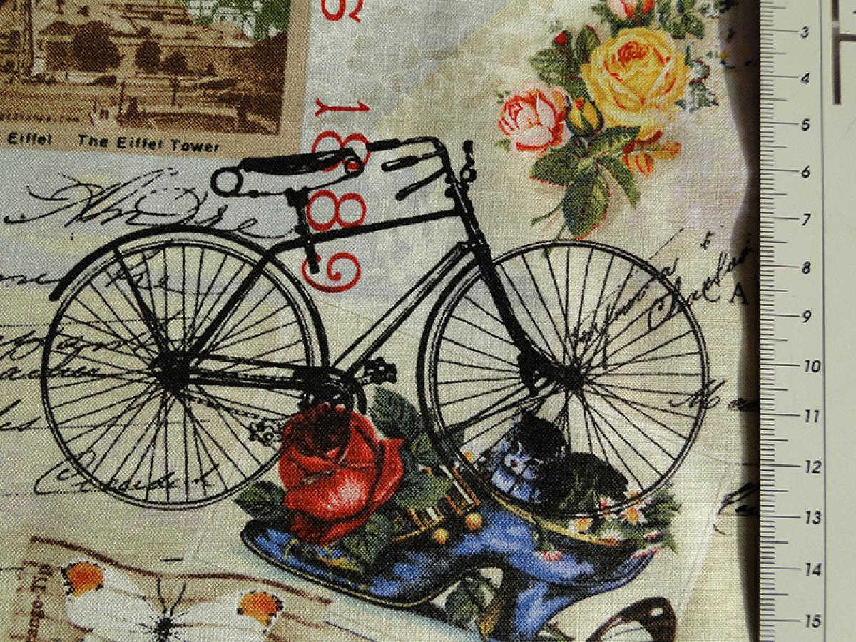 Romantischer Patchworkstoff mit Fahrrad, Blumen, Herzen in Paris. Von Timeless Treasures. Detailansicht mit Maß.