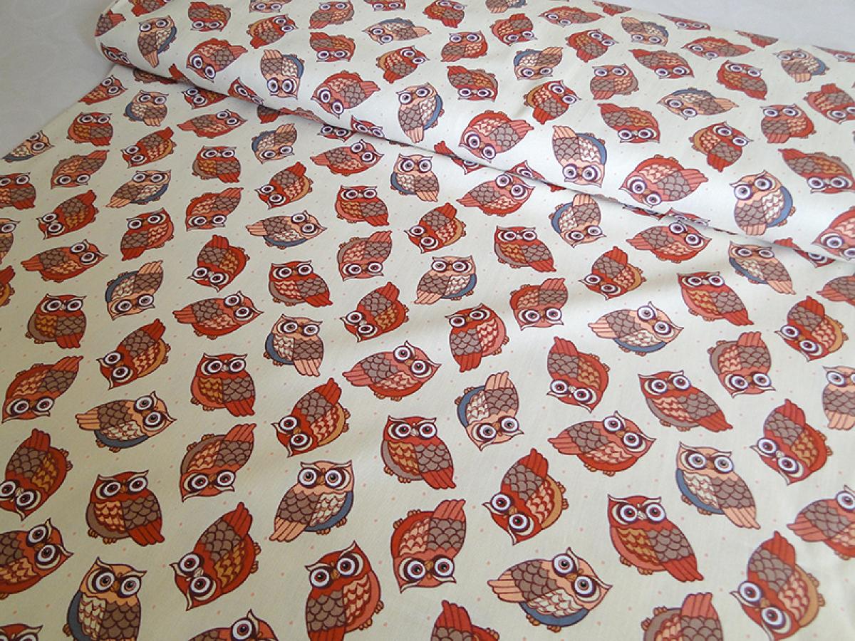 Patchworkstoff. Meterware  in creme mit braunen Eulen.