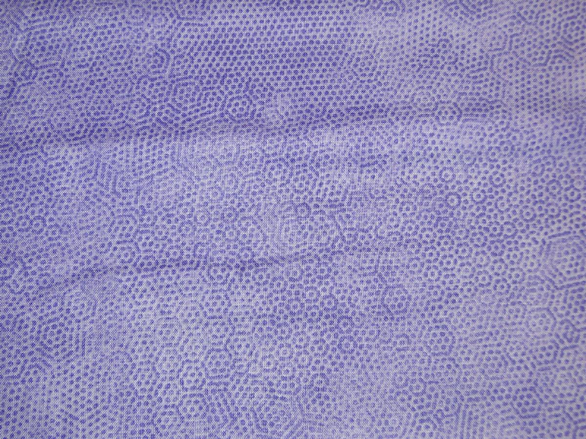 Lila Patchworkstoff von Makower aus der Serie Dimples. Meterware.
